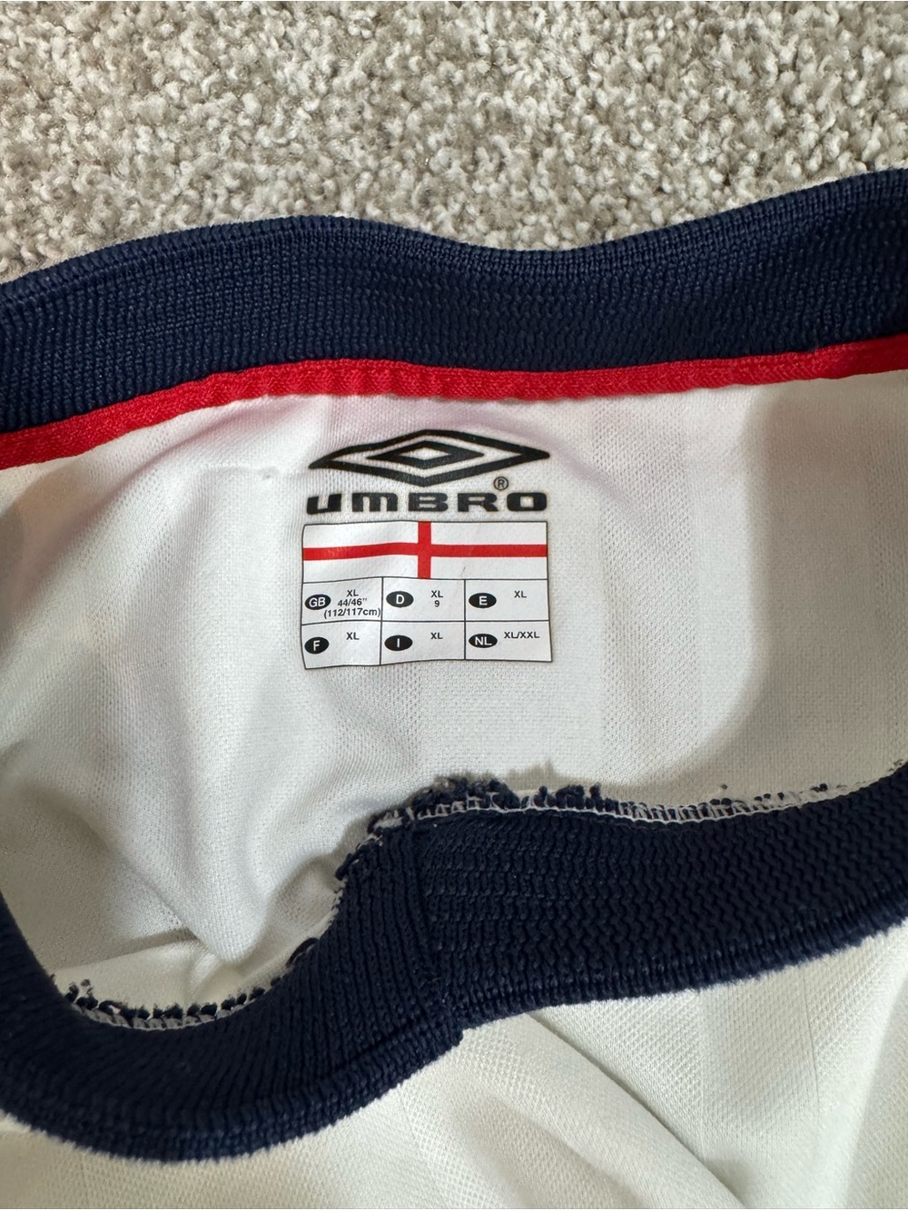 Umbro Men’s White England Football Shirt with Red Stripe - Picture 4 of 6